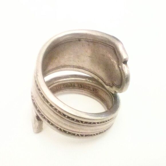 Vintage Artisan Crafted Wm. Rogers Silver Flatware Ring Size 10 - Picture 3 of 7